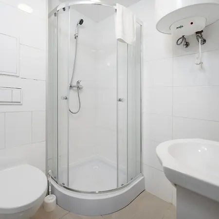 Downtown Comfort By Bookinghost דירה