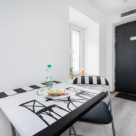 Downtown Comfort By Bookinghost Lägenhet