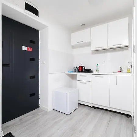 Downtown Comfort By Bookinghost *