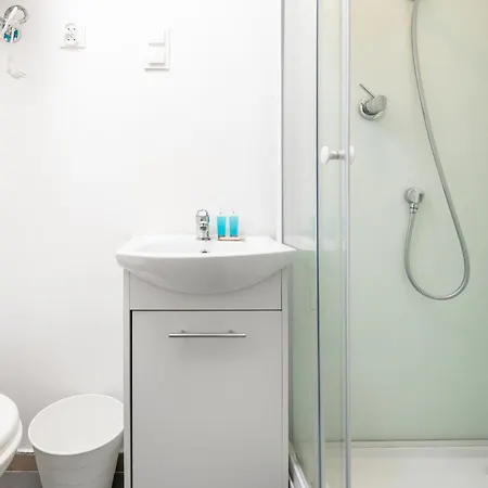 Downtown Comfort By Bookinghost *