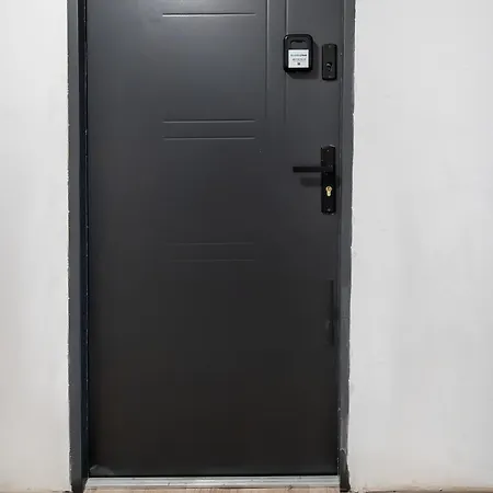 Downtown Comfort By Bookinghost