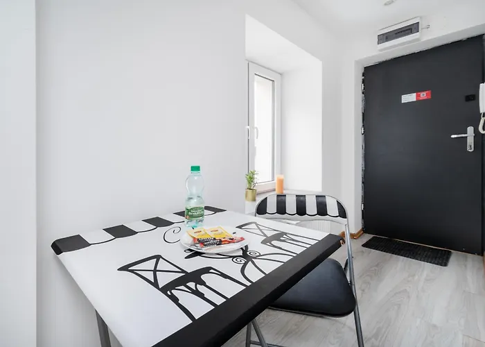 Downtown Comfort By Bookinghost דירה