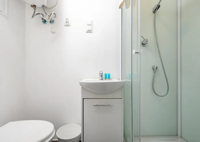 Lägenhet Downtown Comfort By Bookinghost