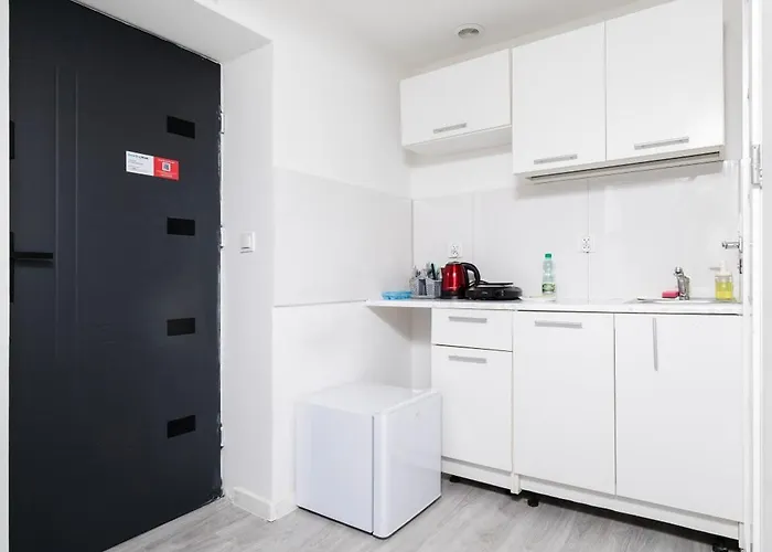 Downtown Comfort By Bookinghost *